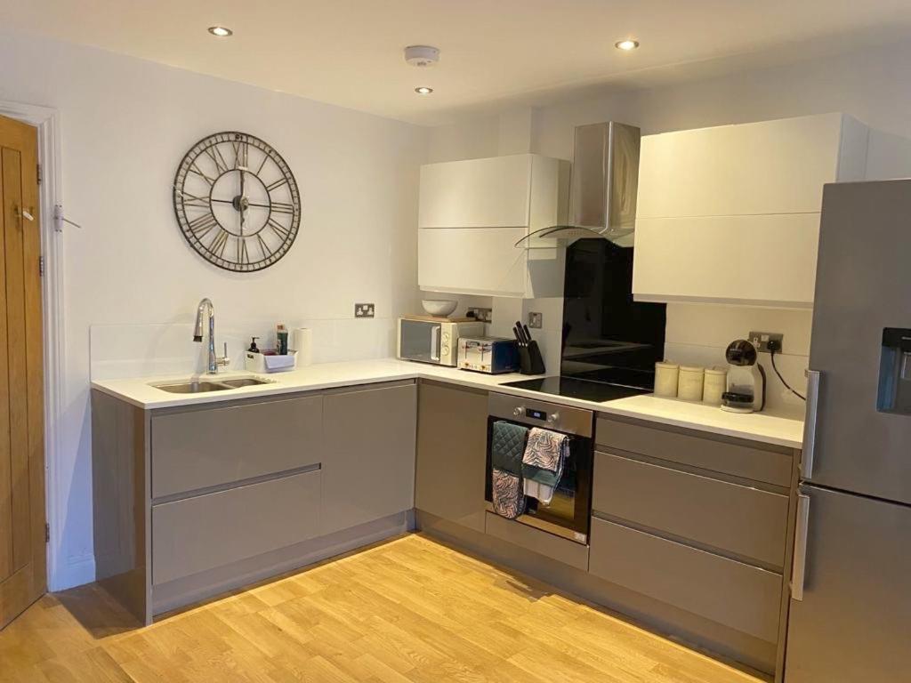 Bevendean Beach Hut - Modern 5 Bedroom House, With Parking Hove Exterior foto
