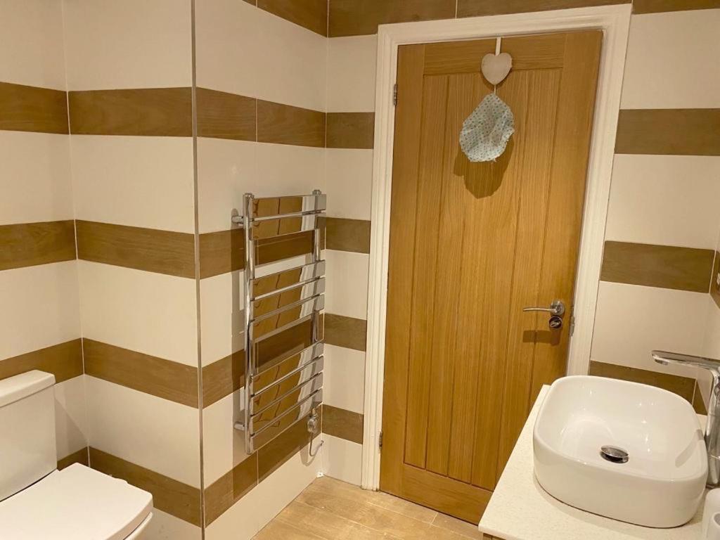 Bevendean Beach Hut - Modern 5 Bedroom House, With Parking Hove Exterior foto